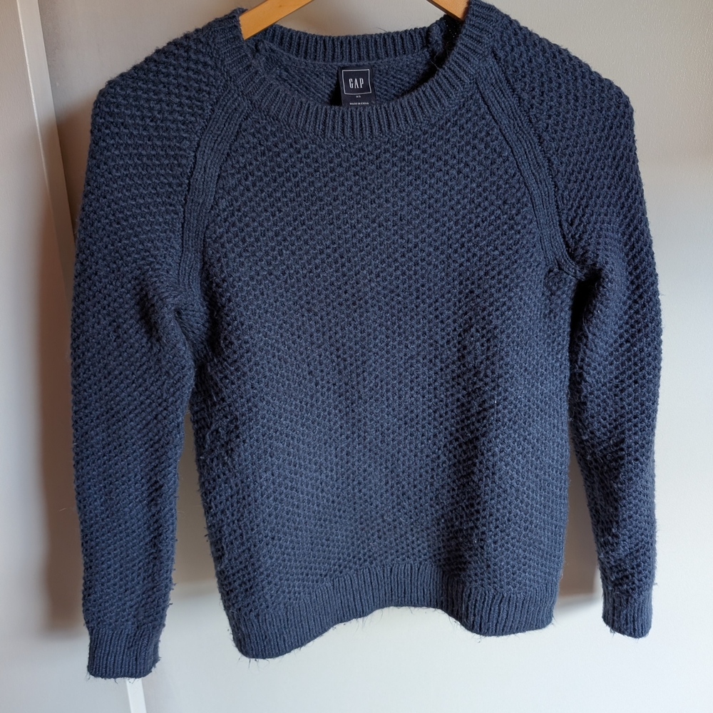 GAP Women's Textured Crewneck Sweater in Navy